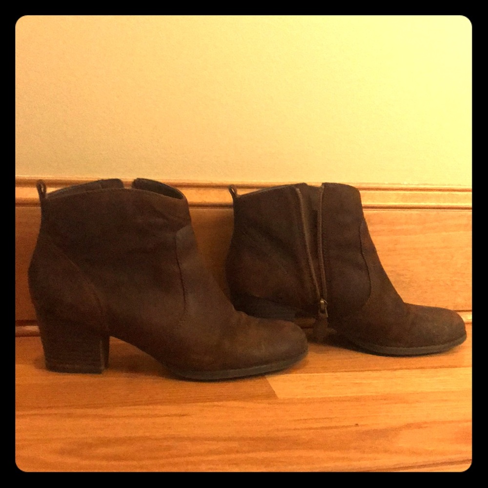 Brown leather short booties